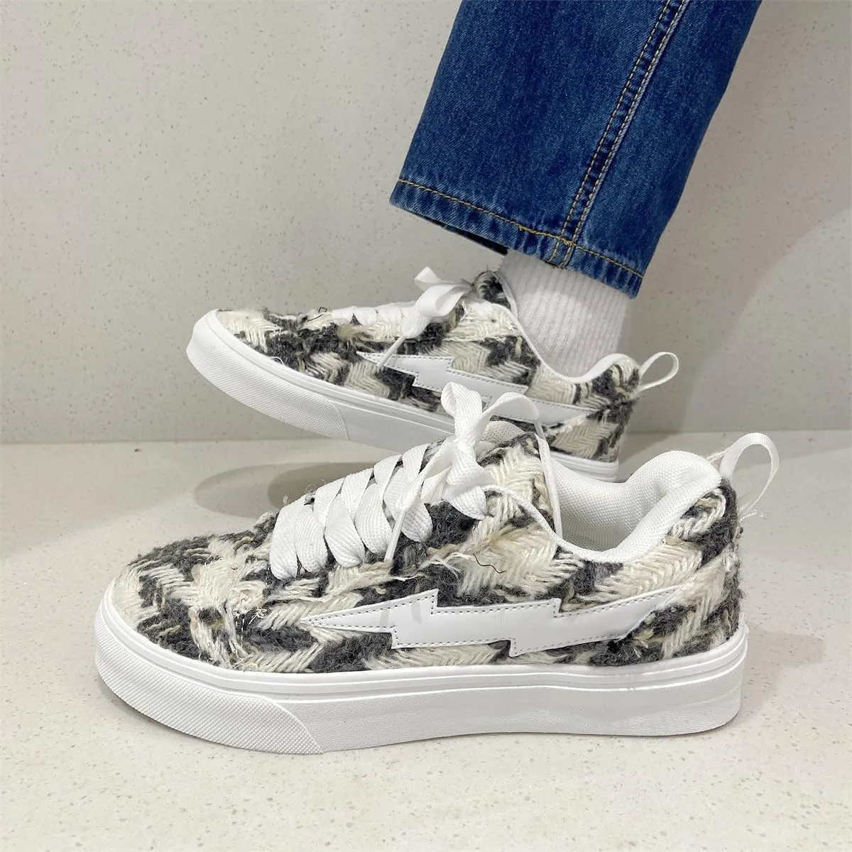 Cute Retro Shoes with Lightning Design Chunky Platform Lace-up Comfy Non Slip Lightweight Softy Casual Skate Sneakers Y2K Kawaii Pretty Trendy Gifts for Women & Girls Summer Streetwear Back to School