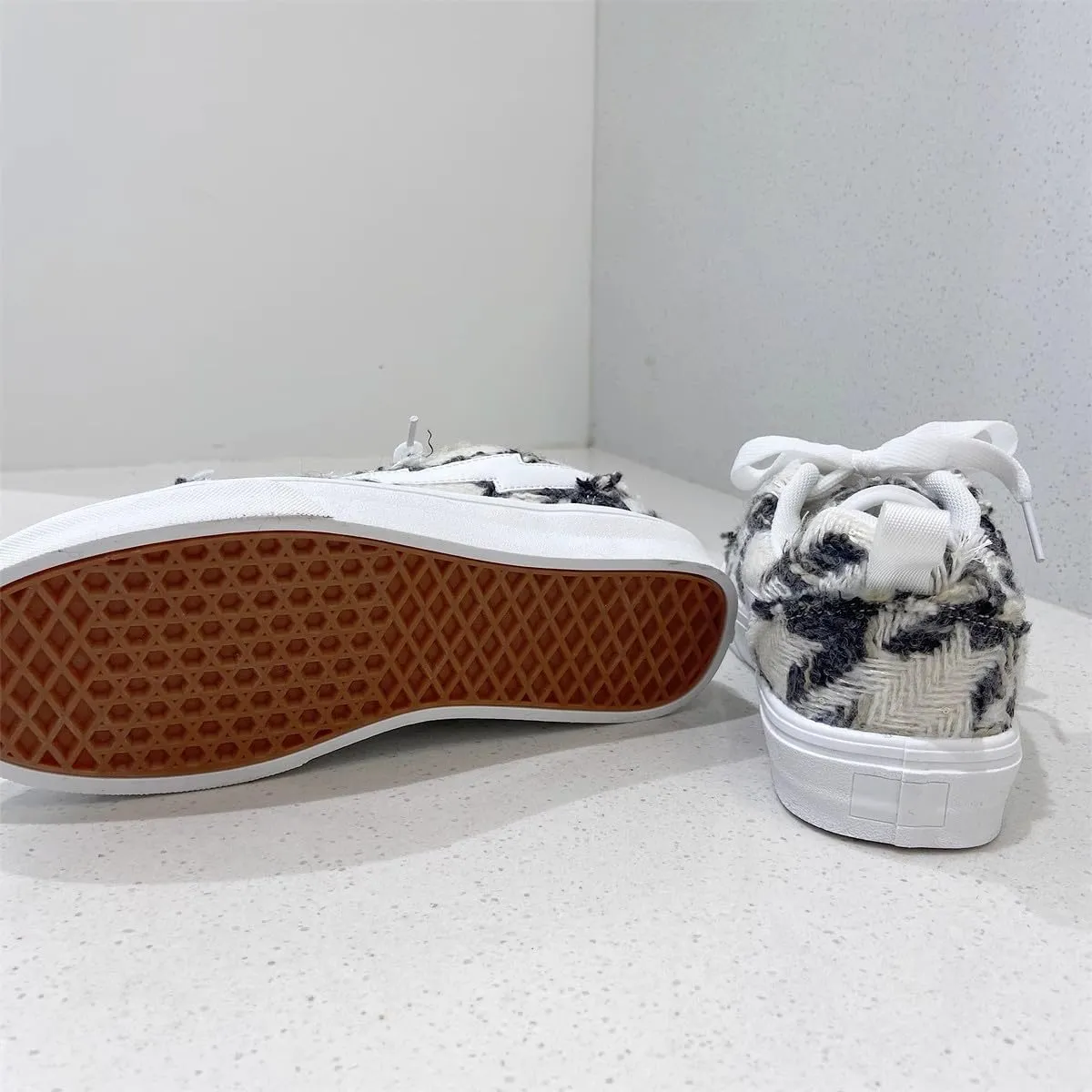 Cute Retro Shoes with Lightning Design Chunky Platform Lace-up Comfy Non Slip Lightweight Softy Casual Skate Sneakers Y2K Kawaii Pretty Trendy Gifts for Women & Girls Summer Streetwear Back to School
