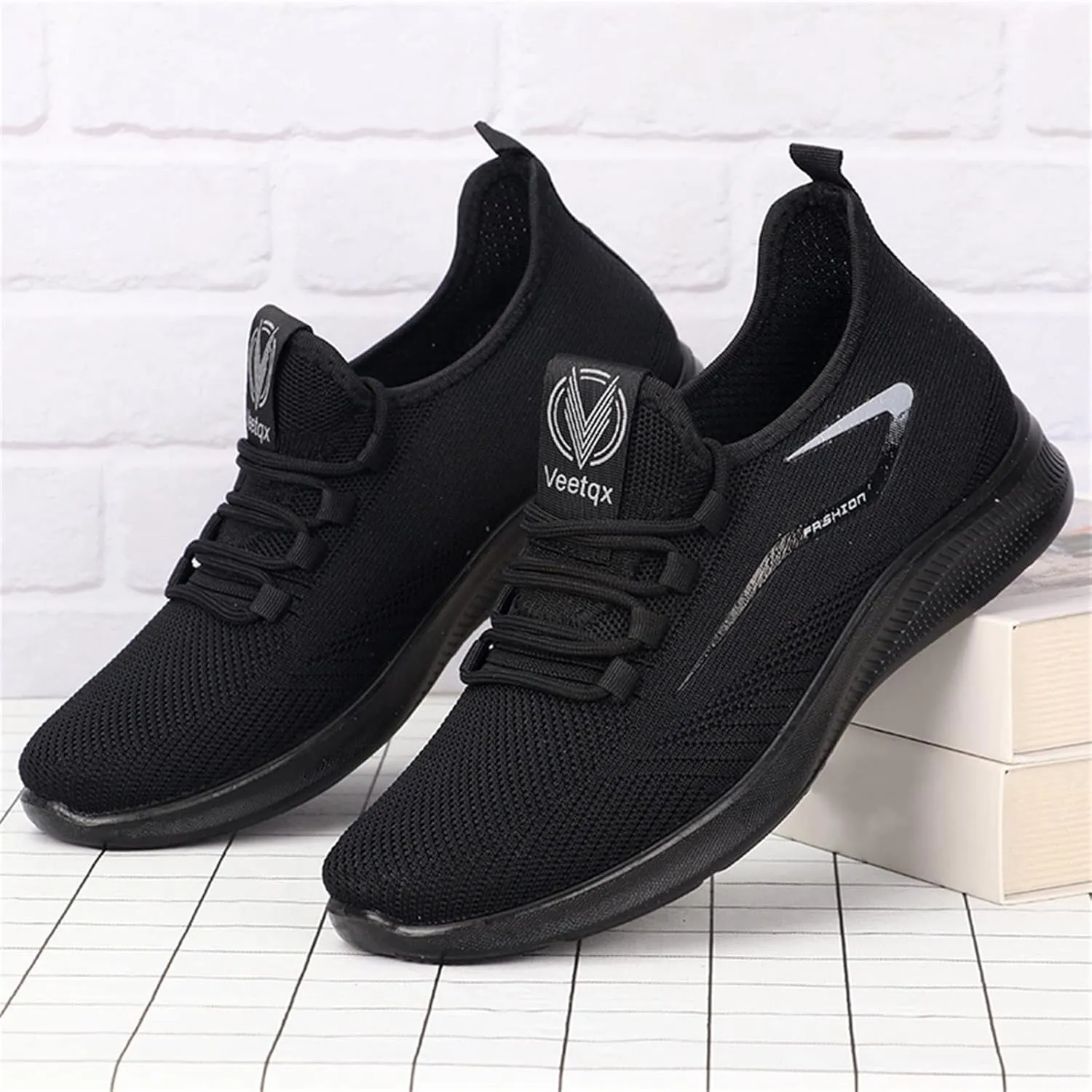 Fashion Spring and Summer Men Sports Shoes Flat Bottom Light Slip On Elastic Fly Woven Mesh Mens Basketball Sneaker