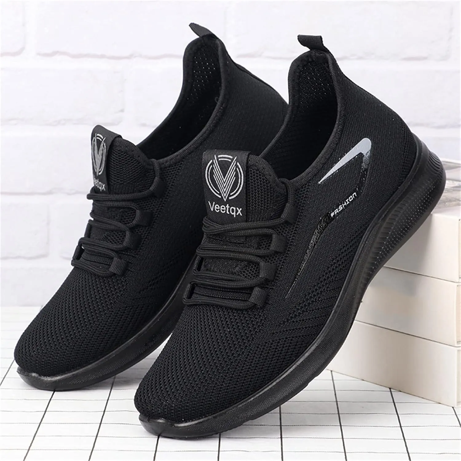 Fashion Spring and Summer Men Sports Shoes Flat Bottom Light Slip On Elastic Fly Woven Mesh Mens Basketball Sneaker