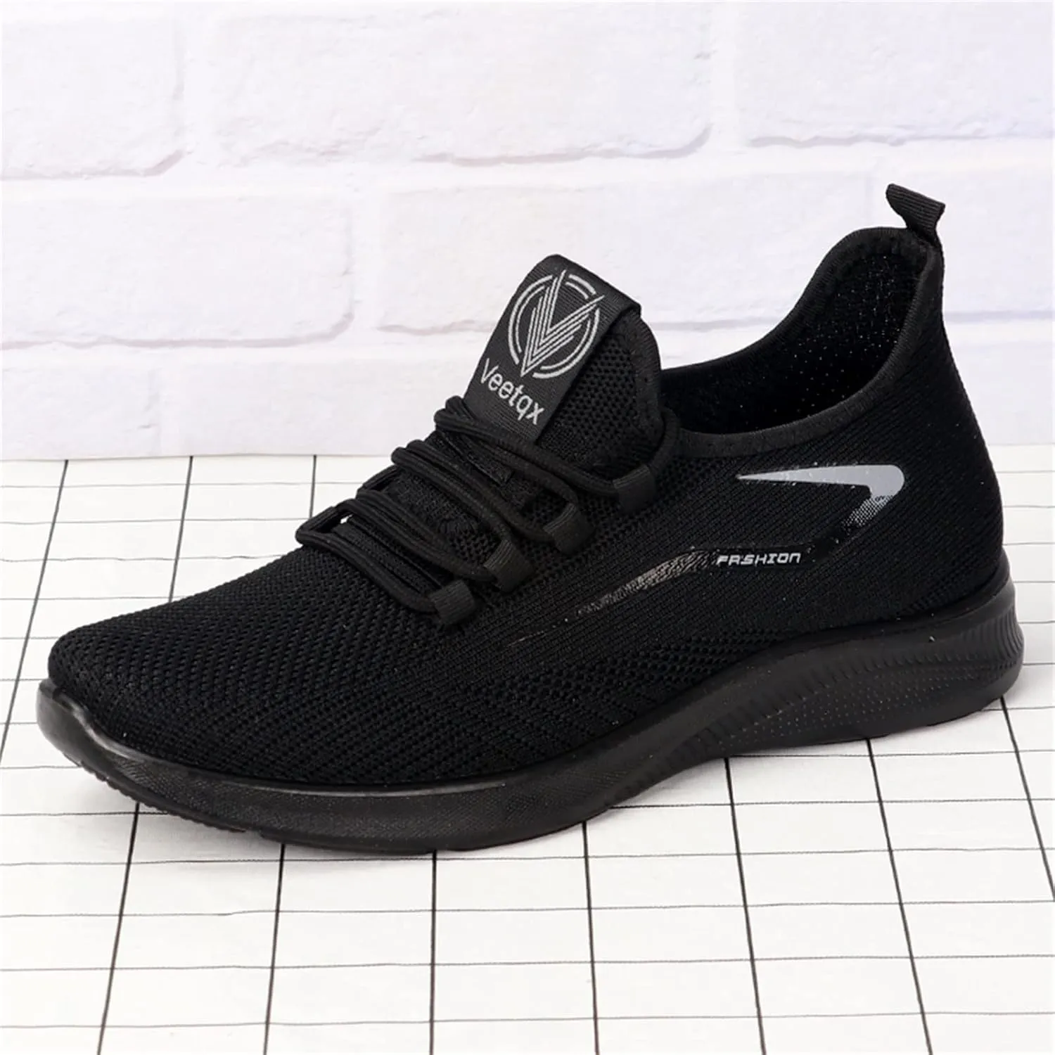 Fashion Spring and Summer Men Sports Shoes Flat Bottom Light Slip On Elastic Fly Woven Mesh Mens Basketball Sneaker