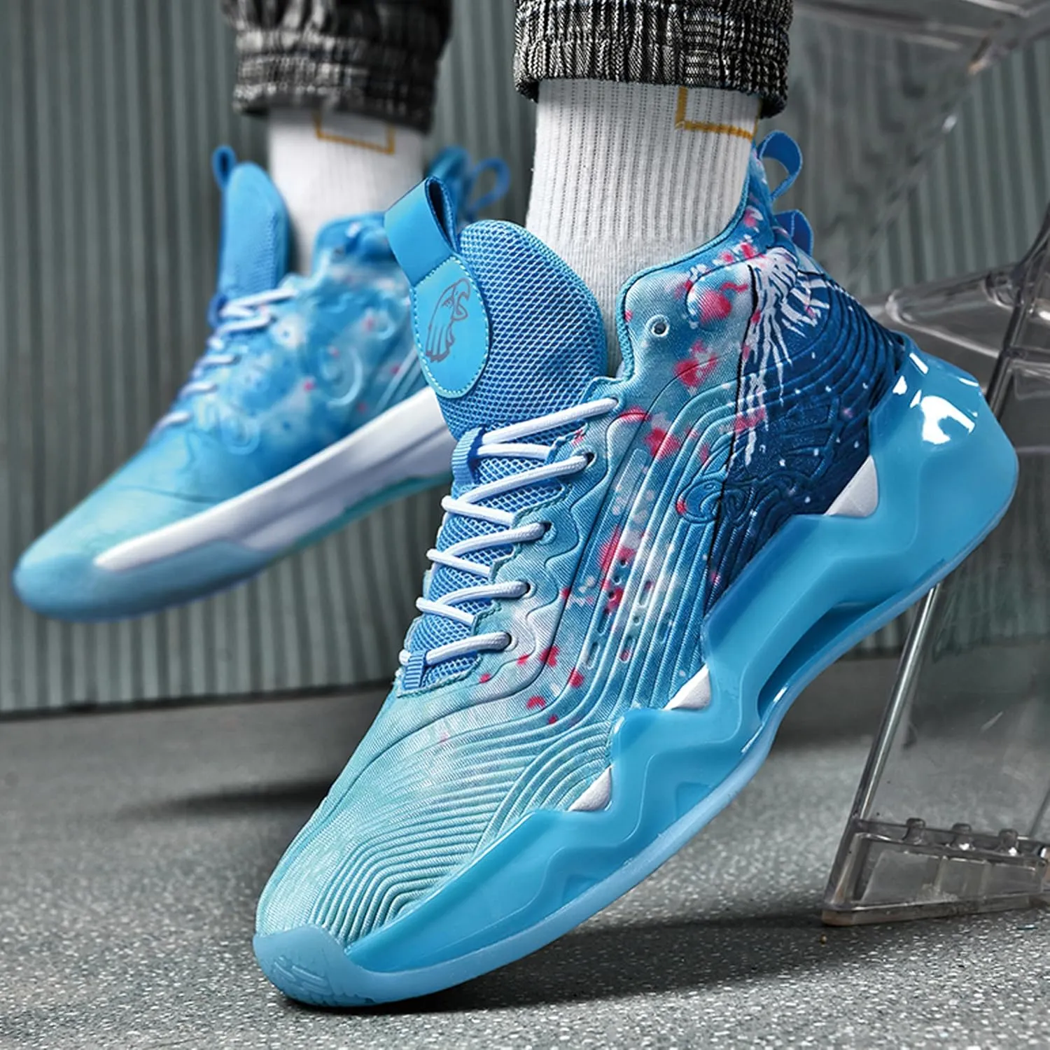 Men's High-Top Basketball ShoesWear-Resistant and Anti-Slip Soles Running Shoes Graffiti Design Fashionable Sports Shoes