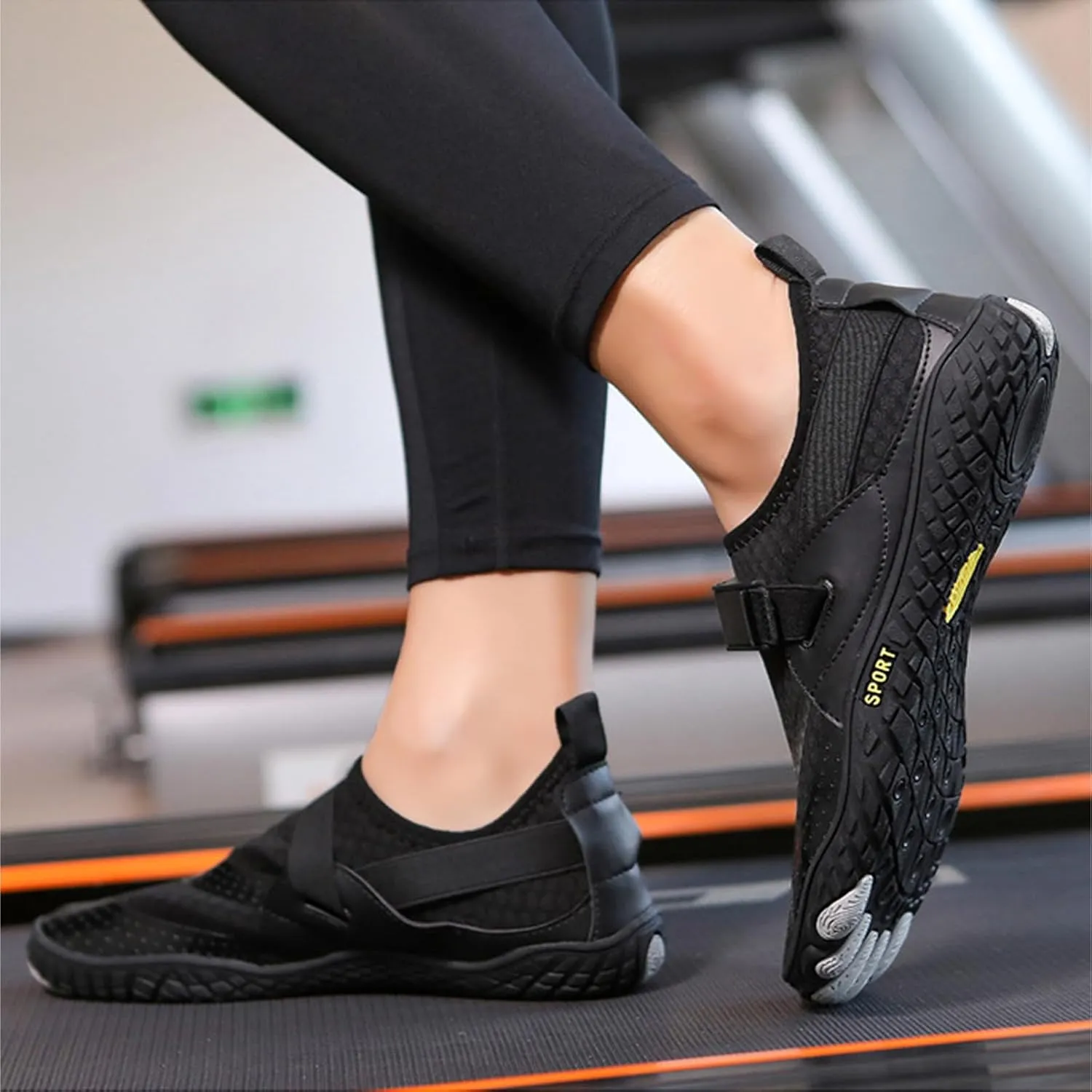 Mens Lightweight Minimalist Shoes Lightweight Breathable Slip On Running Shoe Men's Arch Support Insole Shoes