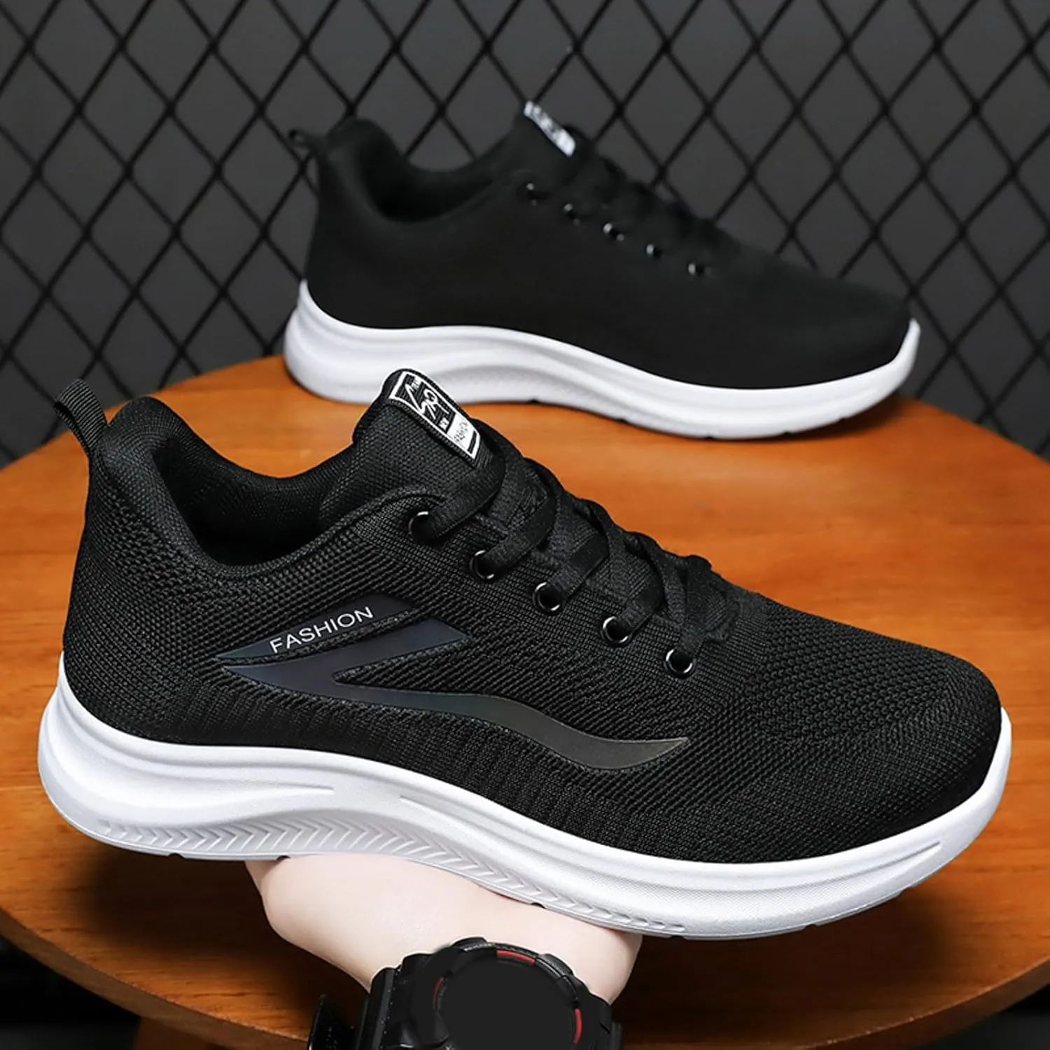 Men's Lightweight Non Slip Barefoot Shoes Lace Up Lightweight Breathable Fashion Sneaker Non Slip Walking Shoes