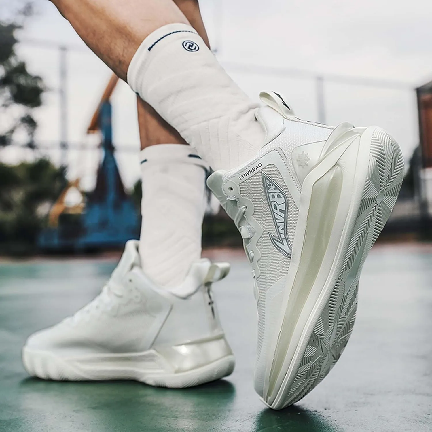 Men's Professional High Top Basketball Shoes Teenagers Fashion Sneakers Women's Indoor Non-Slip Cushioning Training Running Tennis Match Shoes