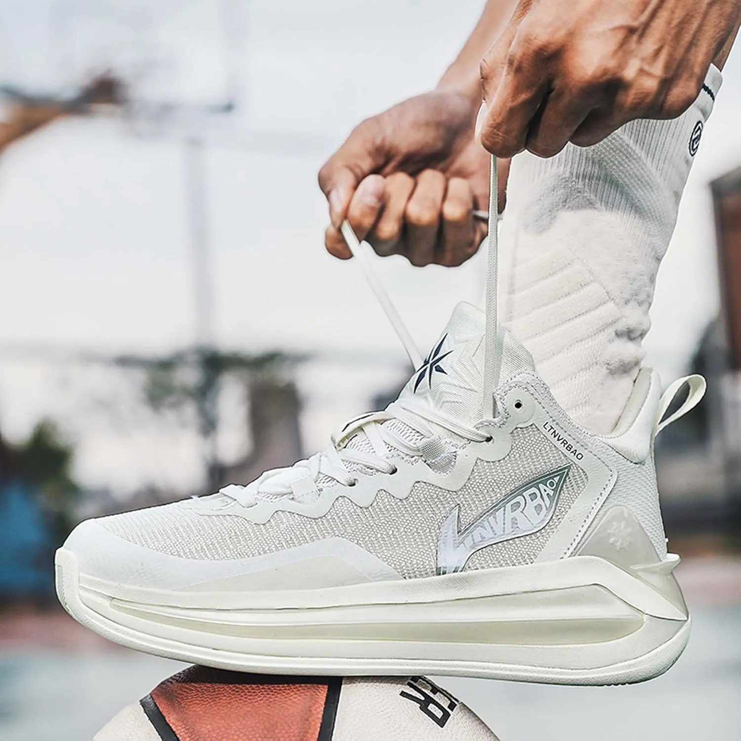 Men's Professional High Top Basketball Shoes Teenagers Fashion Sneakers Women's Indoor Non-Slip Cushioning Training Running Tennis Match Shoes