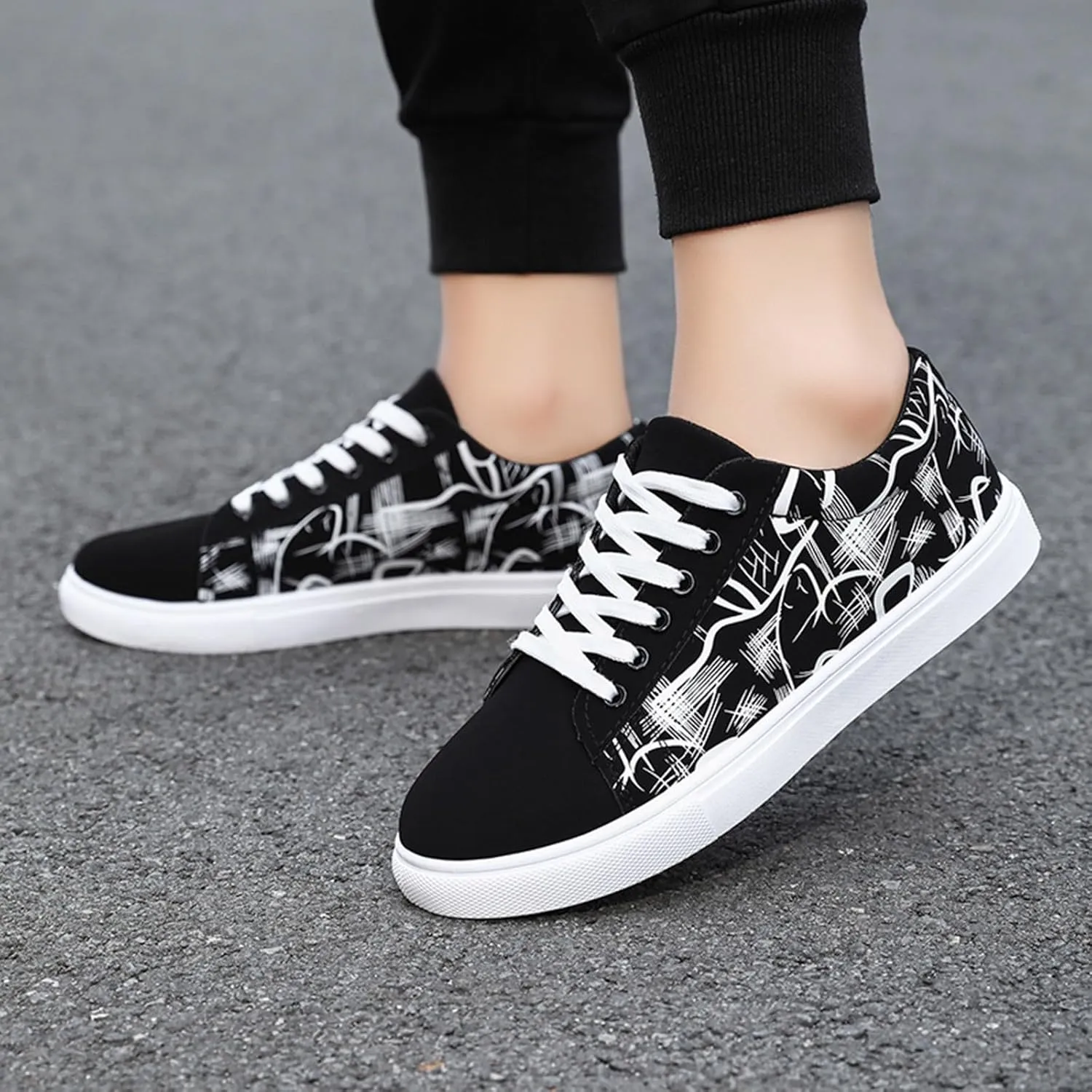 Mens Slip On Men Shoe Flat Low Top Casual Cloth Shoes Fashionable Outdoor Canvas Casual Shoes