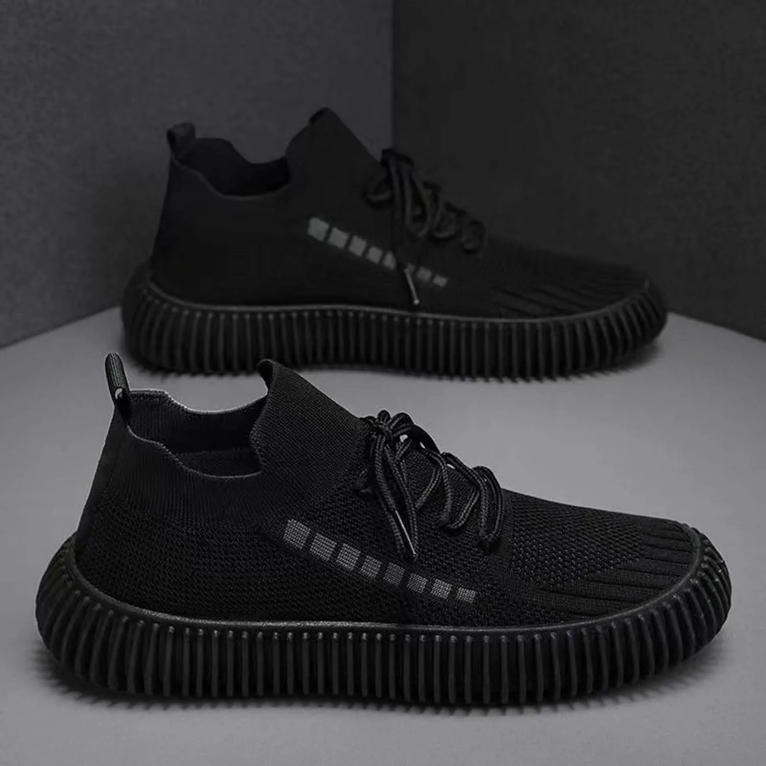 Outdoor Jogging Sneakers for Men Lightweight Breathable Slip On Running Shoe Men's Sport Breathable Mesh Shoes