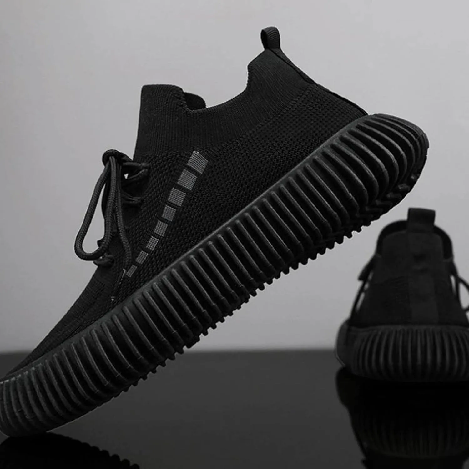Outdoor Jogging Sneakers for Men Lightweight Breathable Slip On Running Shoe Men's Sport Breathable Mesh Shoes