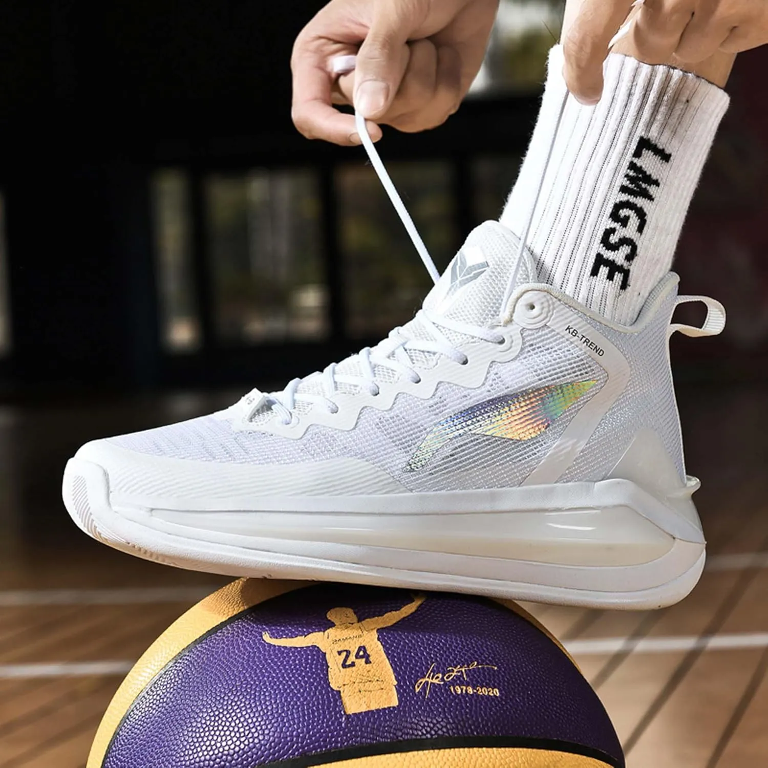 Unisex Basketball Shoes Fashion High Top Sneakers Indoor or Outdoor Training Match Shoes Outdoor Casual Sports Walking Shoes