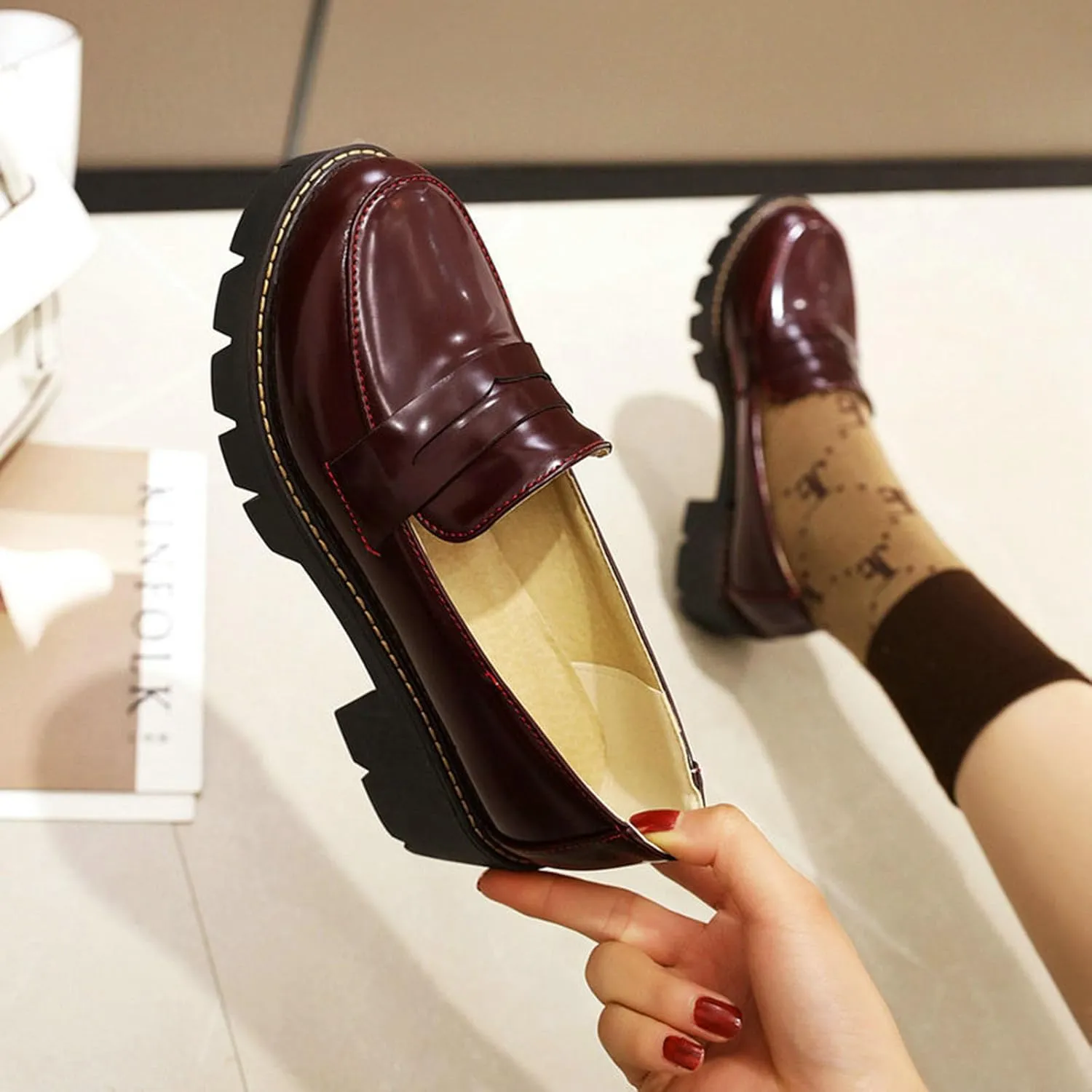 Women's Fashion, Comfortable, Anti Slip Platform British Leather Shoes Classic Lacquer Leather Casual Flat Bottomed Lefu Shoes
