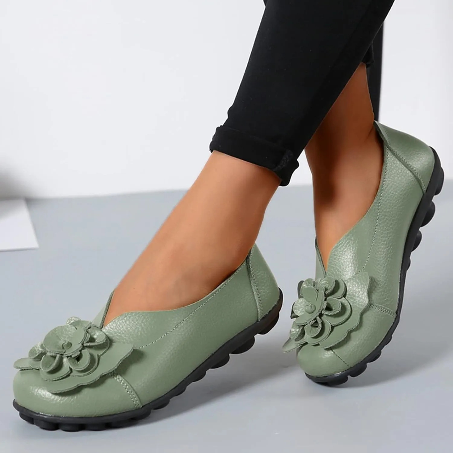 Women's Slip-On Loafers Casual Leather Loafers Comfortable Walking Shoes Casual Work Shoes Dressy Flats Shoe